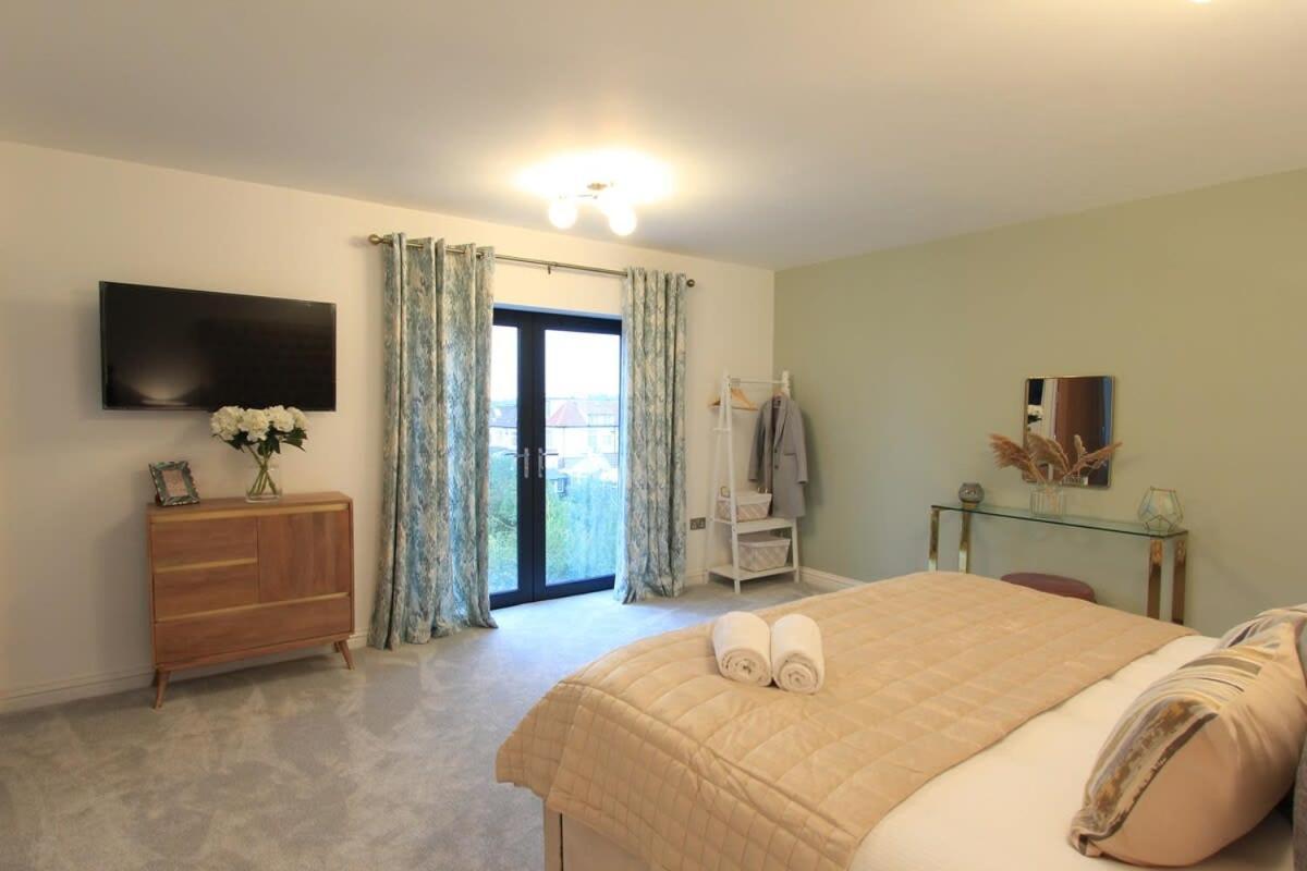 Cabot Mews 8 * Bristol